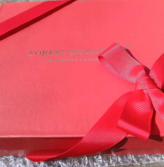 Forest essentials Hamper consists of 4pr