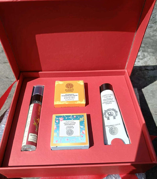 Forest essentials Hamper consists of 4pr